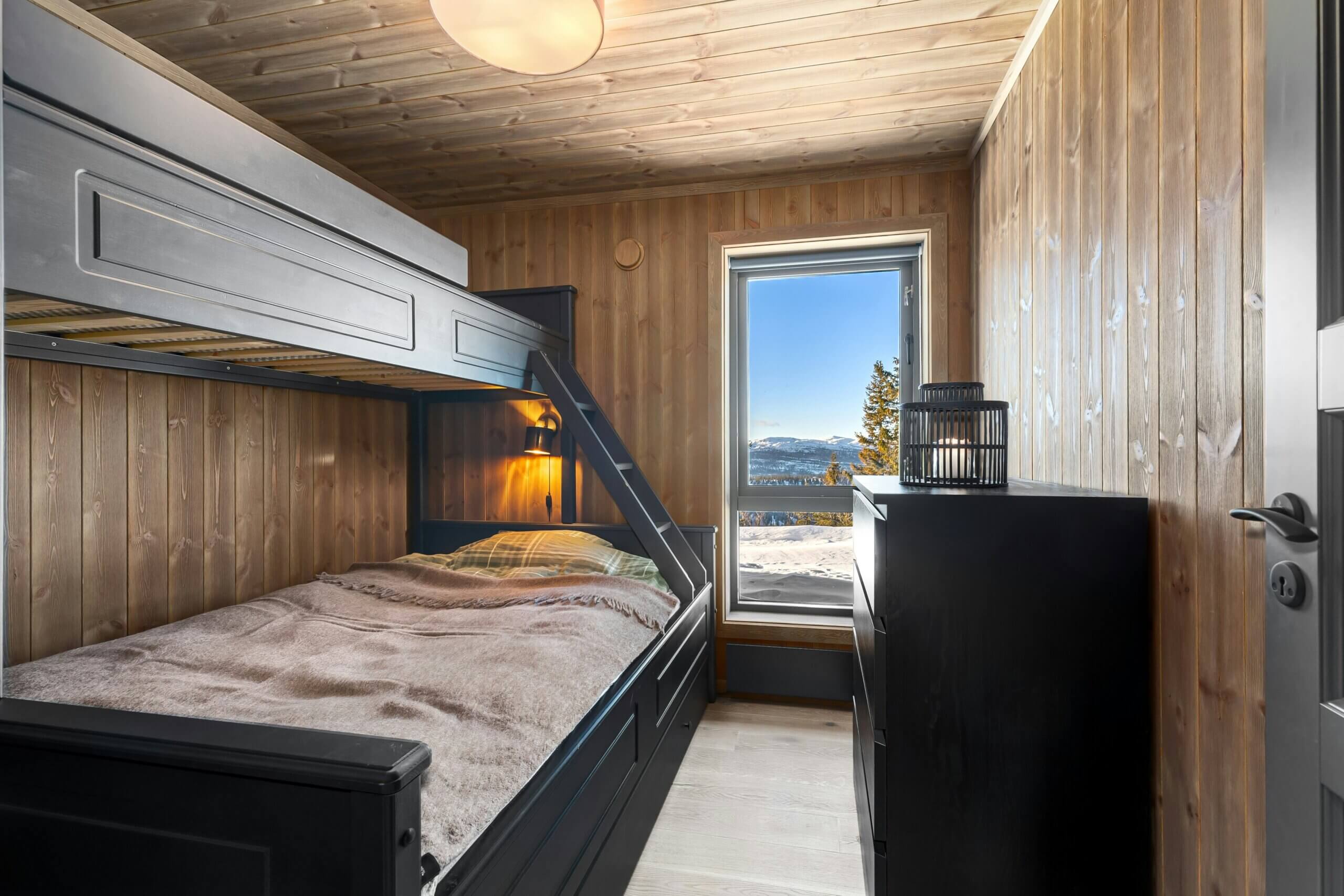 complains about Airbnb