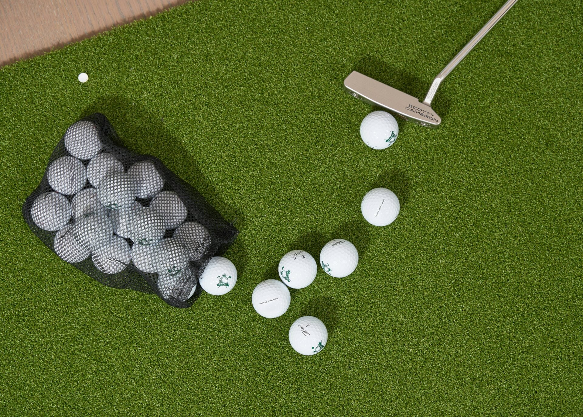 Airbnb with a golf simulator