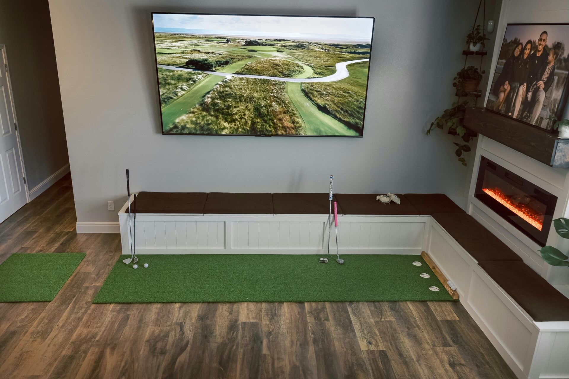 Airbnb with a golf simulator